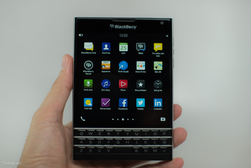 2598100_Tinhte_BlackBerry_Passport-3.jpg