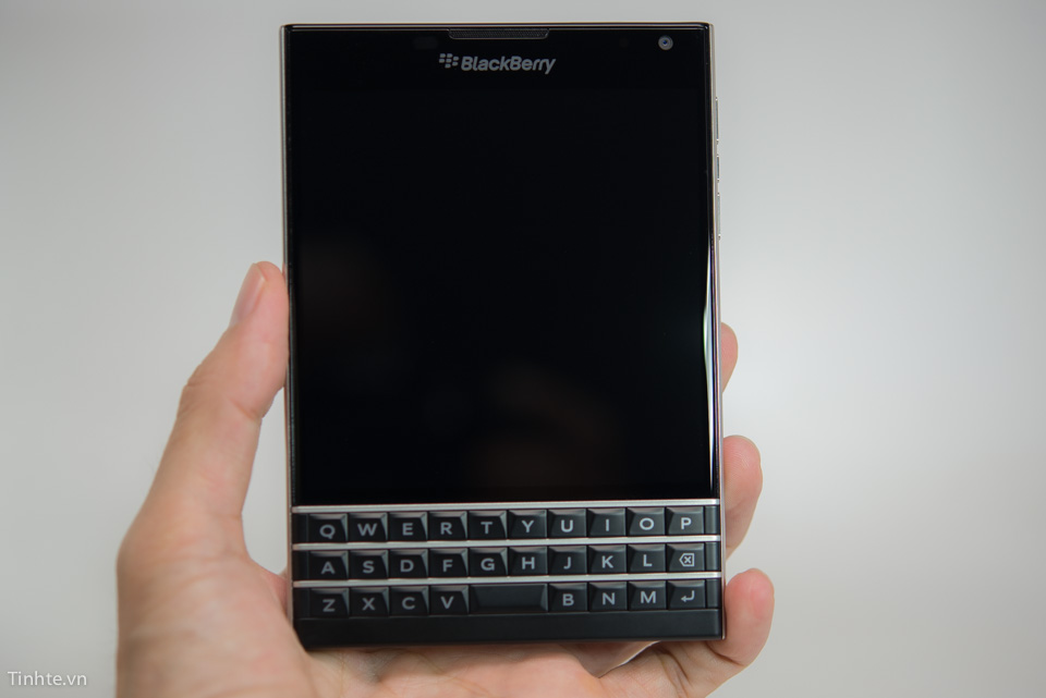 2598103_Tinhte_BlackBerry_Passport-11.jpg