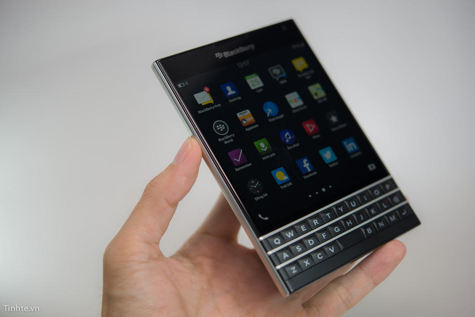 2598107_Tinhte_BlackBerry_Passport-15.jpg