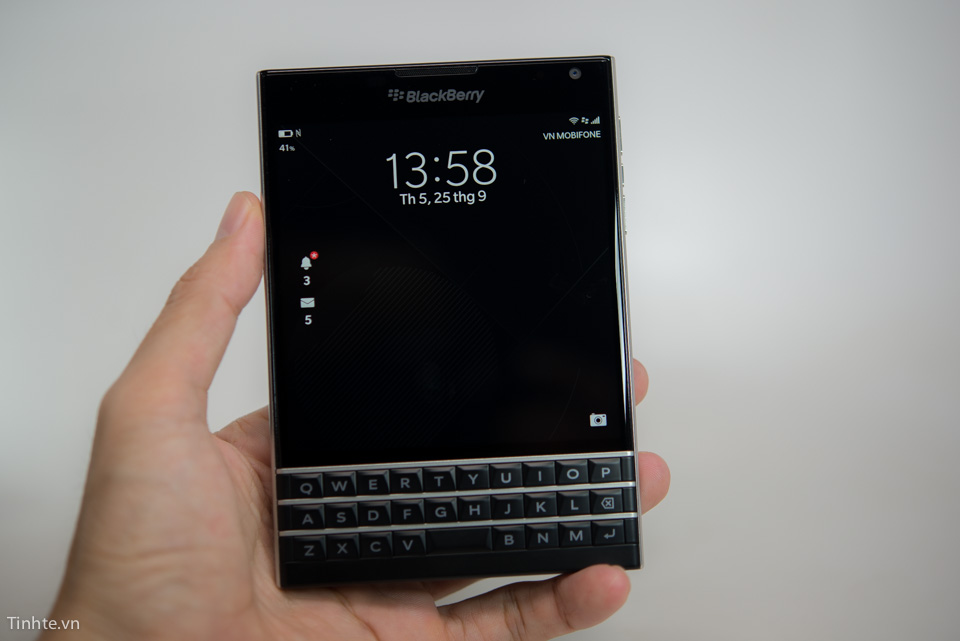 2598121_Tinhte_BlackBerry_Passport-20.jpg