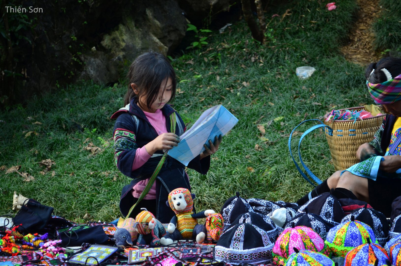 Bé gái H'mong.jpg