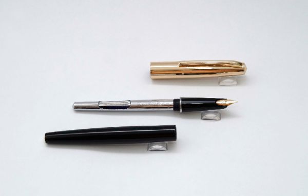 Daimaru_Gold_Plated_Cap_&_Black_ Body_5.jpg