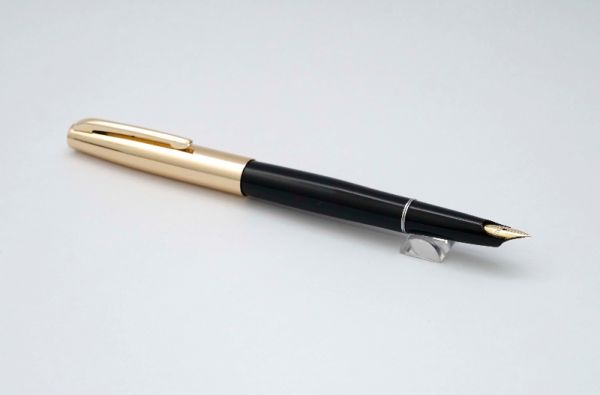 Daimaru_Gold_Plated_Cap_&_Black_ Body_7.jpg