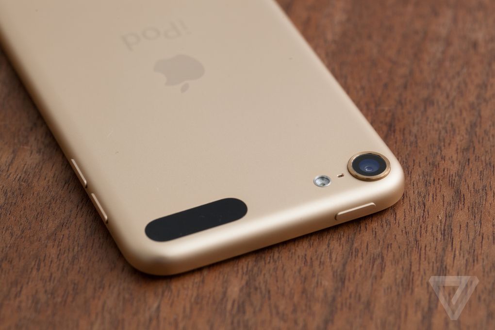gold-new-ipod-touch-0037.0.jpg