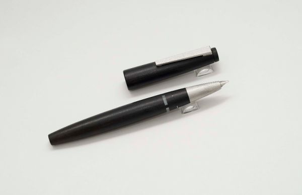 Lamy-2000-Matte-Black-4.jpg