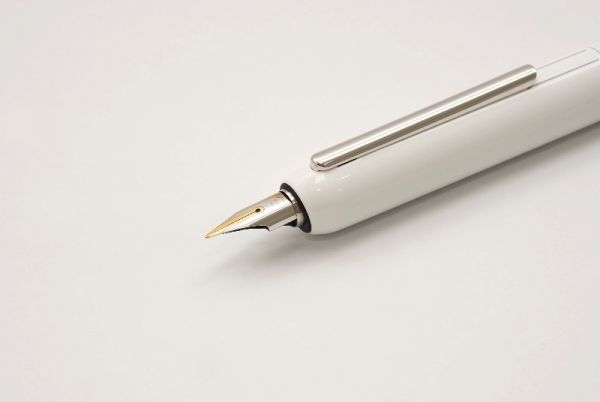 Lamy-Dialog-3-Piano-White-6.jpg