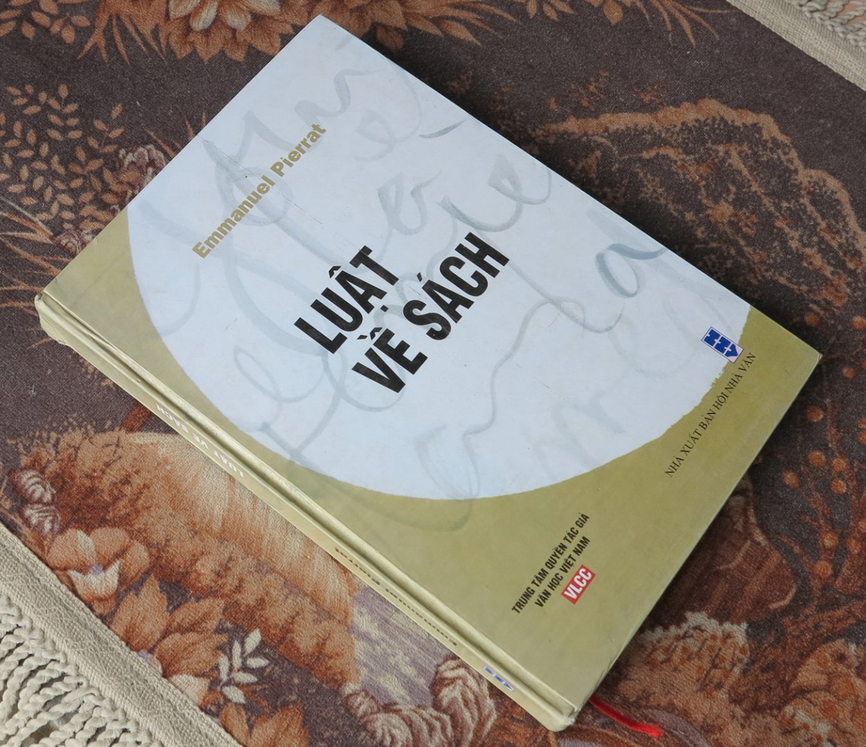 LUAT VE SACH_resize.jpg