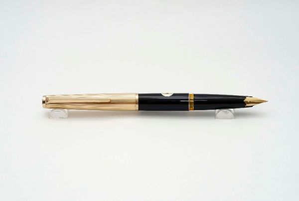 Montblanc-124-Roller-Gold-Cap-Black-Resin-12.jpg