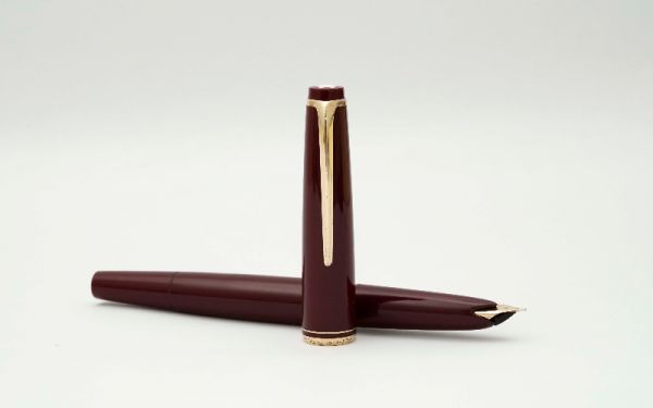 Montblanc-22-Bordeaux-Piston-Filler-1.jpg