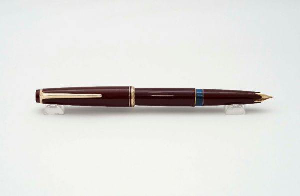 Montblanc-22-Bordeaux-Piston-Filler-10.jpg