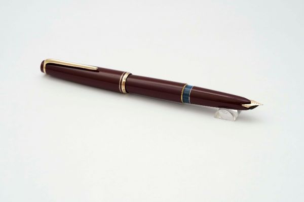 Montblanc-22-Bordeaux-Piston-Filler-9.jpg