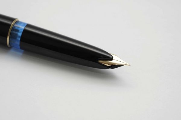 Montblanc-22-Classic-Black-Resin-4.jpg