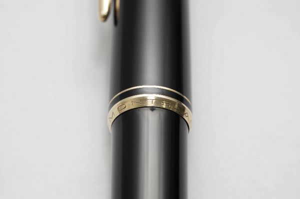 Montblanc-22-Classic-Black-Resin-6.jpg