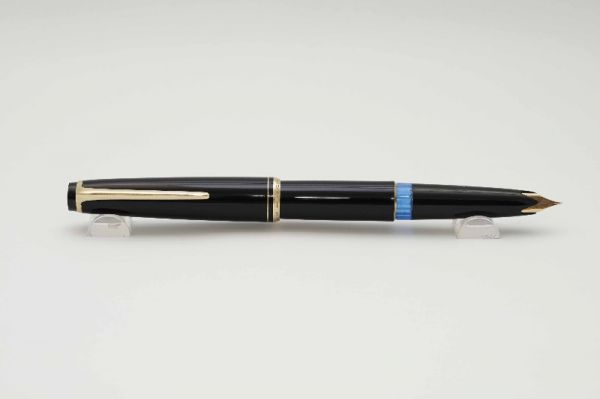 Montblanc-22-Classic-Black-Resin-8.jpg