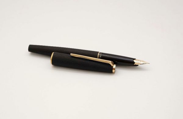 Montblanc-220-Classic-Matte-Black-3.jpg