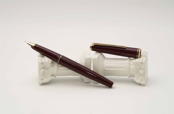 Montblanc-221-Classic-Burgundy-1.jpg