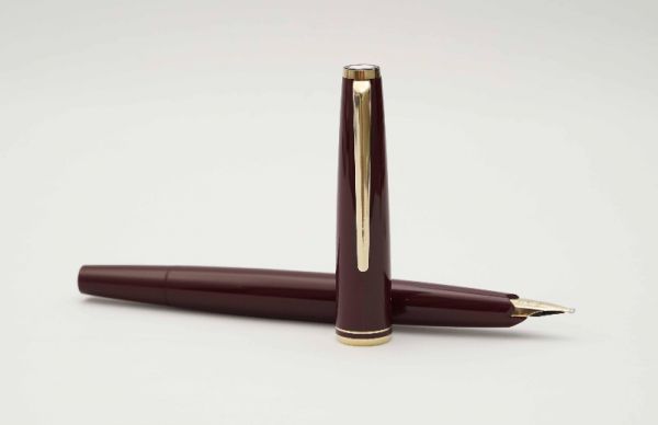 Montblanc-221-Classic-Burgundy-2.jpg
