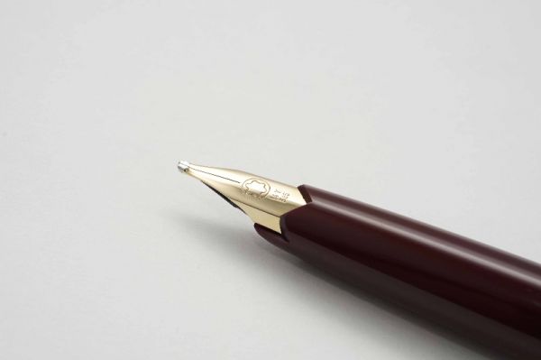Montblanc-221-Classic-Burgundy-5.jpg