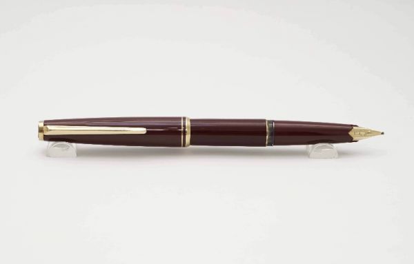 Montblanc-221-Classic-Burgundy-8.jpg