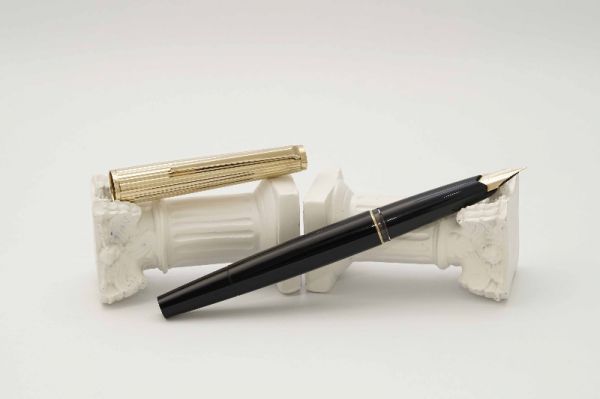 Montblanc-227-Rolled-Gold-Piston-Filler-1.jpg