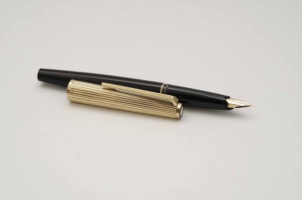 Montblanc-227-Rolled-Gold-Piston-Filler-3.jpg