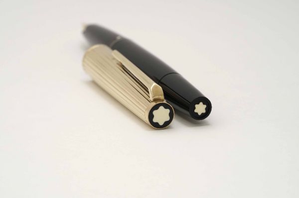 Montblanc-227-Rolled-Gold-Piston-Filler-4.jpg