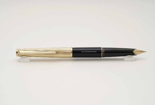 Montblanc-227-Rolled-Gold-Piston-Filler-8.jpg