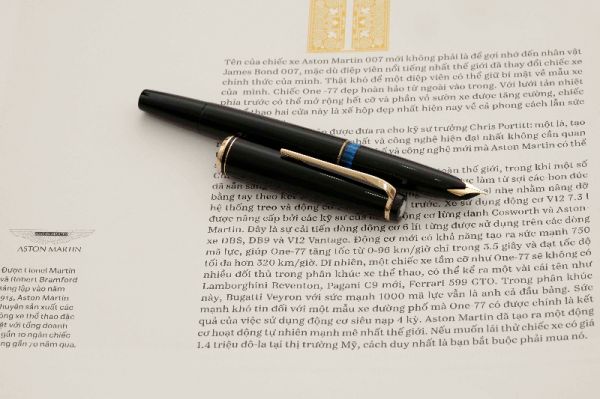 Montblanc-24-Black-Resin-Piston-Filler-1.jpg