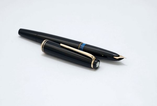Montblanc-24-Black-Resin-Piston-Filler-3.jpg