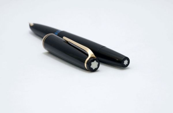 Montblanc-24-Black-Resin-Piston-Filler-4.jpg