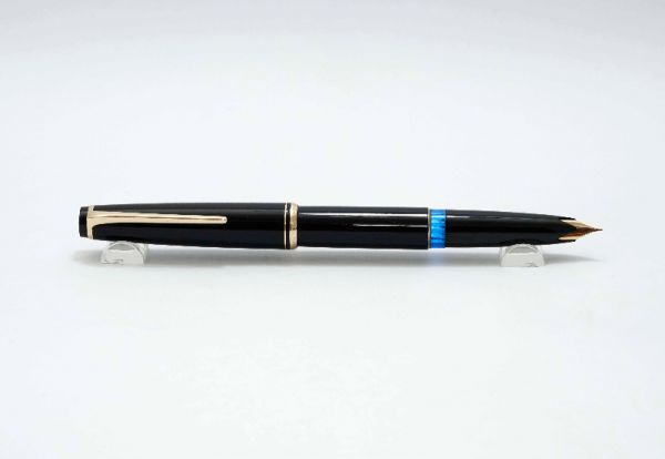 Montblanc-24-Black-Resin-Piston-Filler-6.jpg