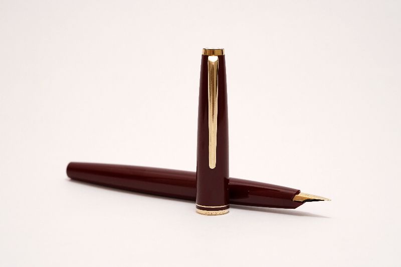 Montblanc-320-Burgundy-Classic-3.jpg