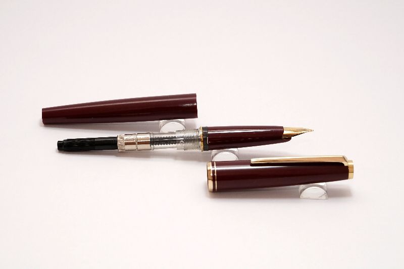 Montblanc-320-Burgundy-Classic-6.jpg
