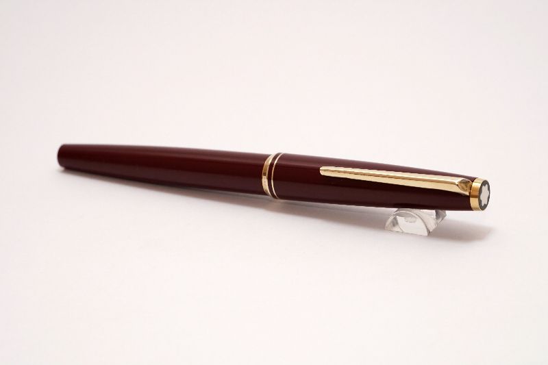 Montblanc-320-Burgundy-Classic-8.jpg