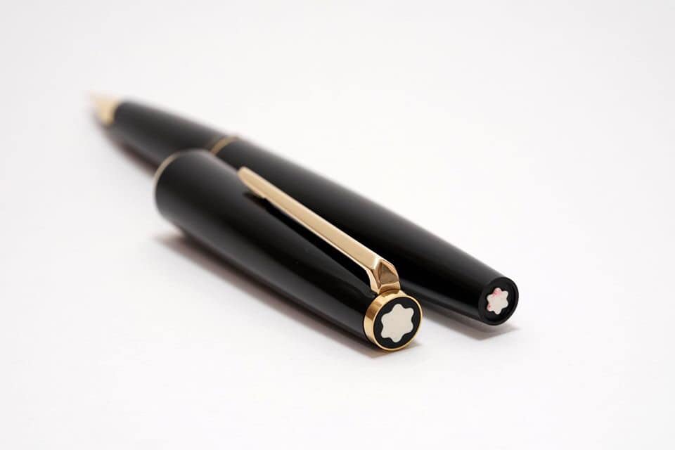 Montblanc-320-Classic-Fountainpen-5.jpg