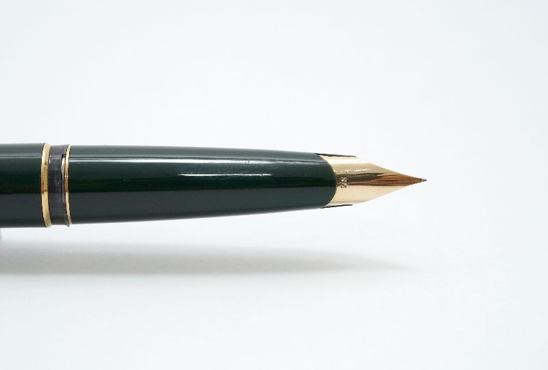Montblanc-320-Dark-Green-6.jpg