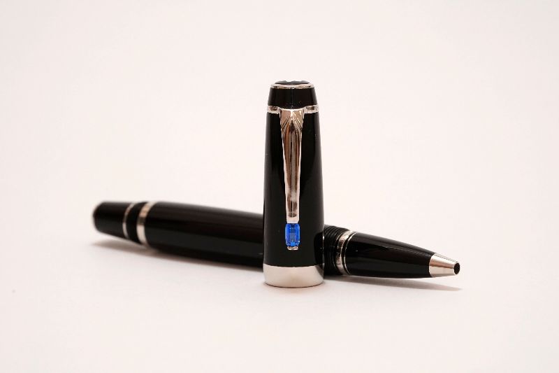 Montblanc-Boheme-Bleu-Sapphire-Stone-2.jpg