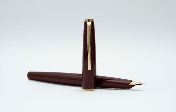 Montblanc-Classic-320-Bordeaux-2.jpg
