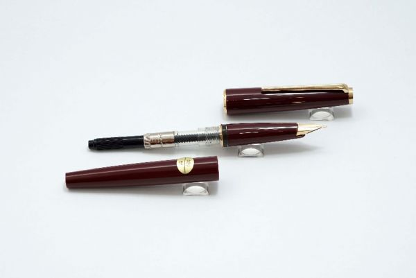 Montblanc-Classic-320-Bordeaux-4.jpg