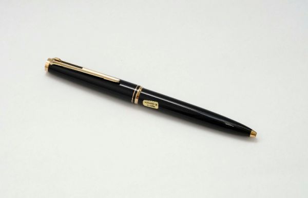 Montblanc-Classic-Black-Resin-2.jpg