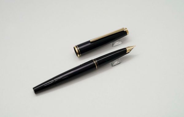 Montblanc-Classic-Black-Resin-3.jpg
