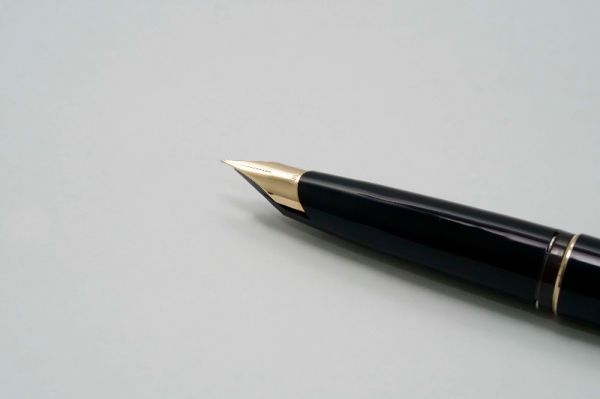 Montblanc-Classic-Black-Resin-5.jpg