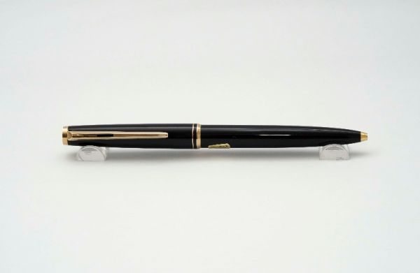 Montblanc-Classic-Black-Resin-6.jpg
