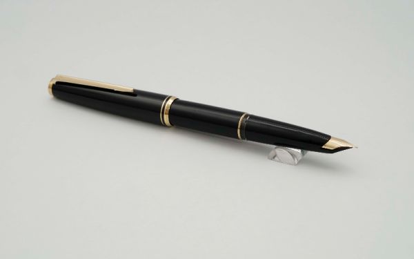 Montblanc-Classic-Black-Resin-7.jpg