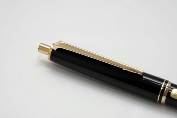 Montblanc-Classic-Black-Resin-Pencil-0.5-4.jpg