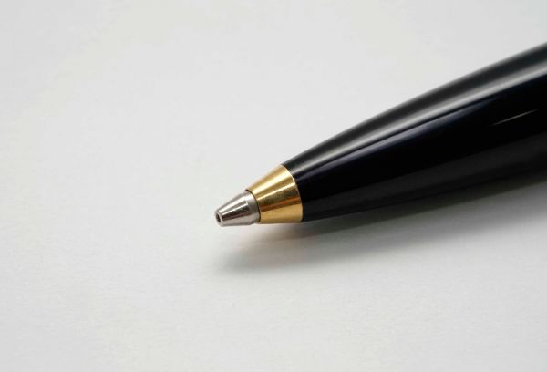 Montblanc-Classic-Black-Resin-Pencil-0.5-5.jpg