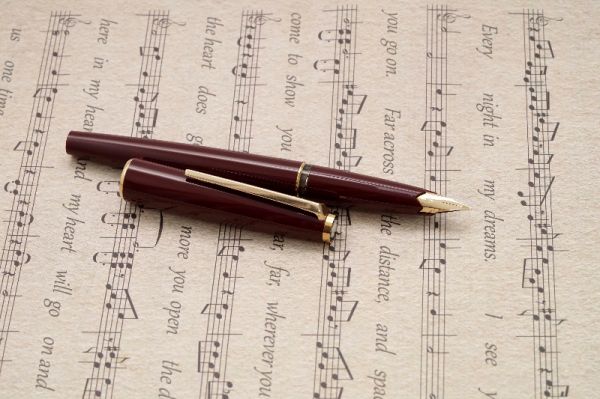 Montblanc-Classic-Burgundy-1.jpg