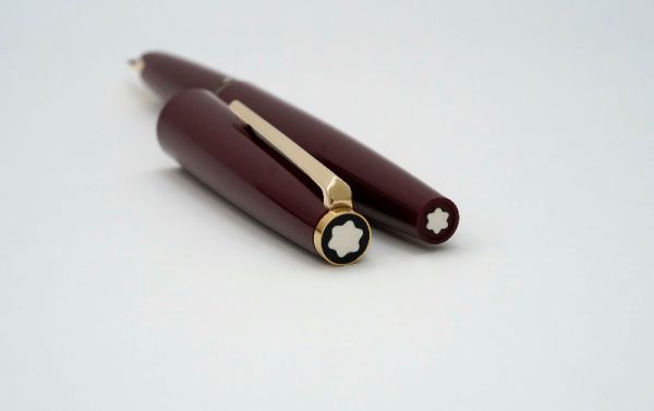 Montblanc-Classic-Burgundy-3.jpg