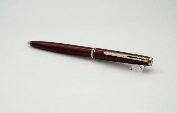 Montblanc-Classic-Burgundy-3.jpg