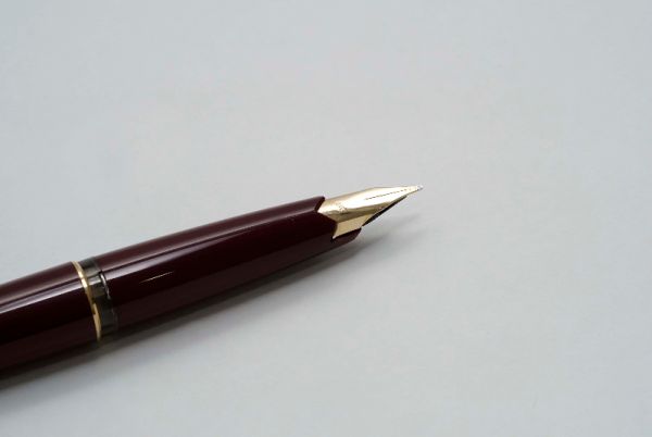 Montblanc-Classic-Burgundy-5.jpg